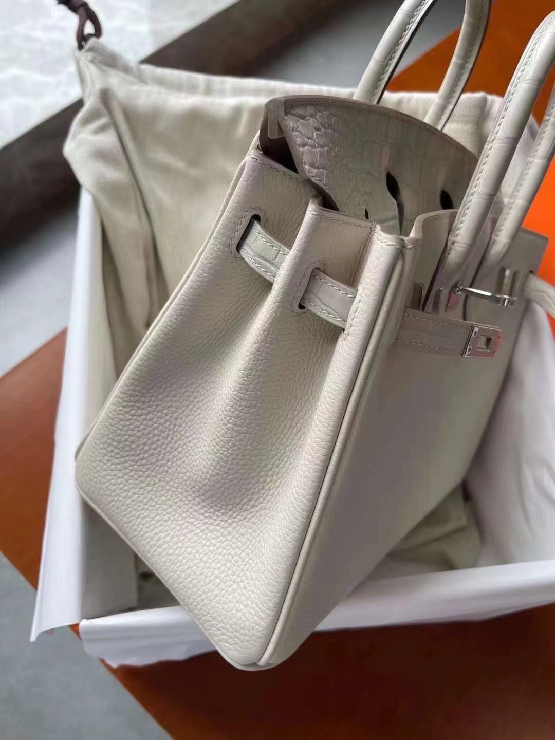 에르메스 버킨백25 화이트 은장 악어가죽 핸들